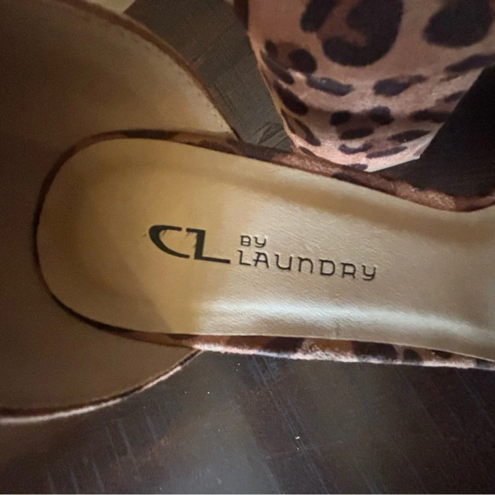 CL by Laundry‎ Leopard Print Block Heel Sandals Size 9 Ankle Strap